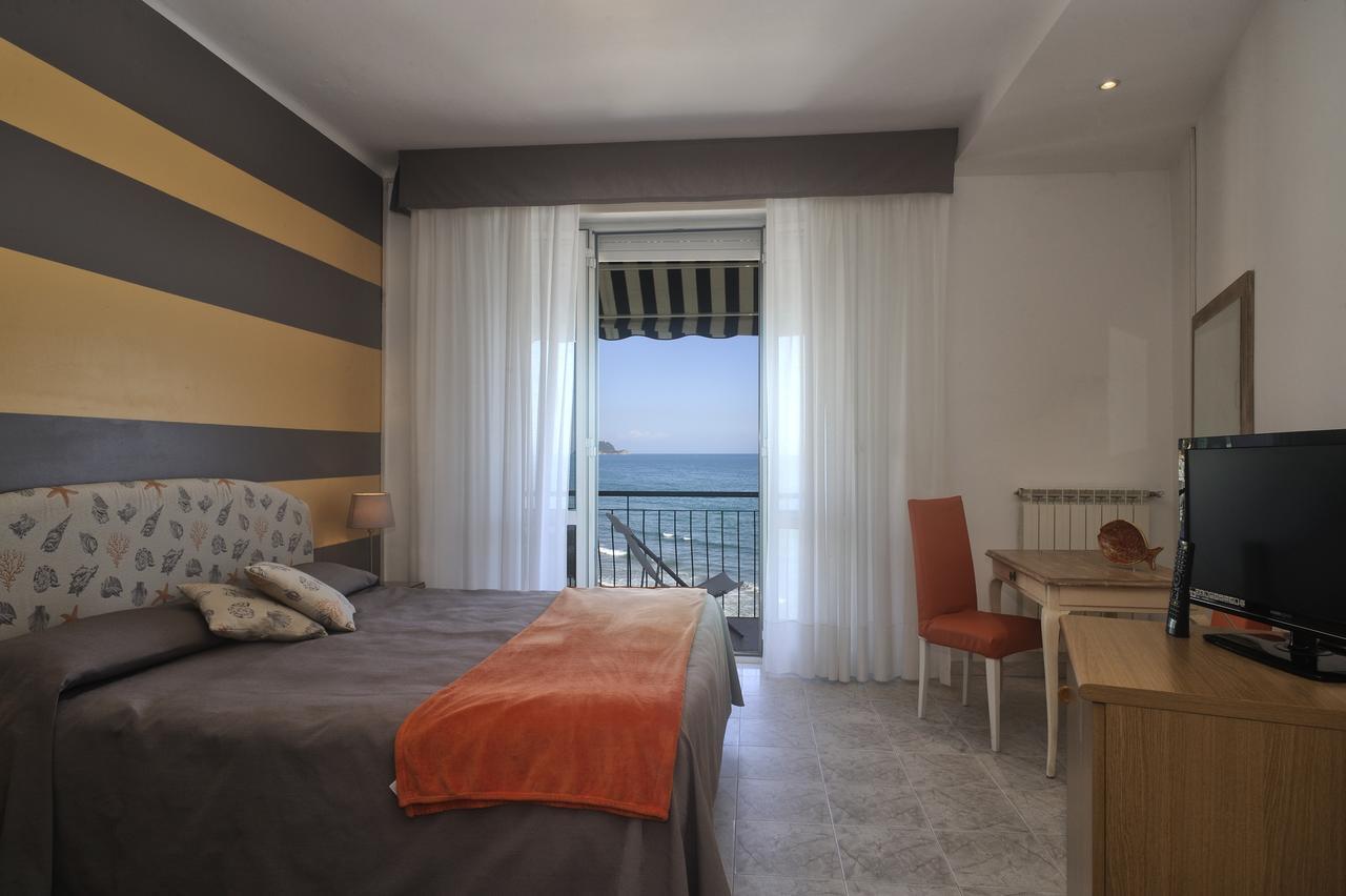Hotel Bel Sit Алассіо Екстер'єр фото